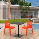 Vierkante salontafel zwart 60x60 cm en 2 gekleurde stoelen Paris Licorice Kosten