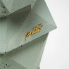 Moderne tuinbeeld tuinornament gnomo Nino voor binnen en buiten in polygonaal design 