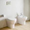 Staand WC-toilet van keramiek tegen de muur met wandafvoer sanitair Zentrum VitrA Verkoop
