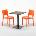 Vierkante tafel 60x60 cm Zwart onderstel en Houten top met 2 gekleurde stoelen Paris Kiss Model