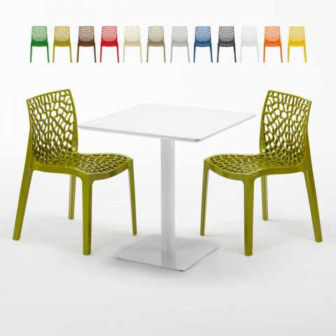 Vierkante salontafel wit 60x60 cm met stalen onderstel en 2 gekleurde stoelen Gruvyer Meringue