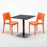 Vierkante tafel 70x70 cm Stalen onderstel en zwart top met 2 gekleurde stoelen Paris Kiwi Kosten