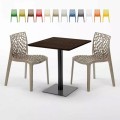 Vierkante tafel 70x70 cm houteffect met 2 gekleurde stoelen Gruvyer Melon Aanbieding