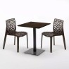 Vierkante tafel 60x60 cm zwart onderstel en houten blad met 2 gekleurde stoelen Gruvyer Kiss 