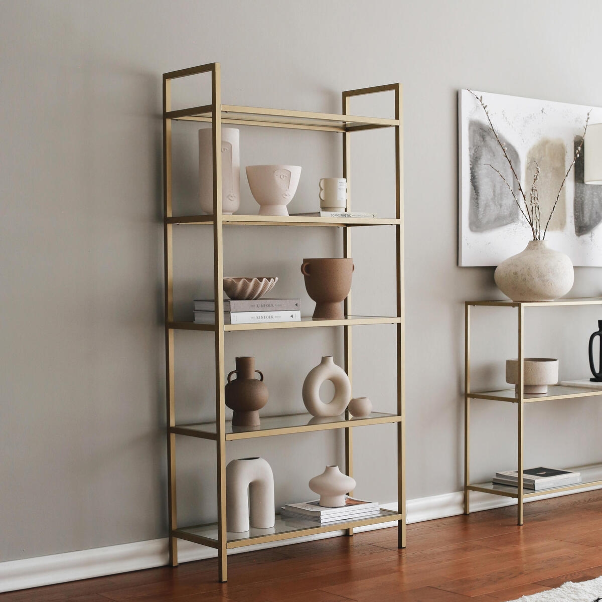 Wandkast h165cm van goudkleurig metaal met glazen planken Lola Tall