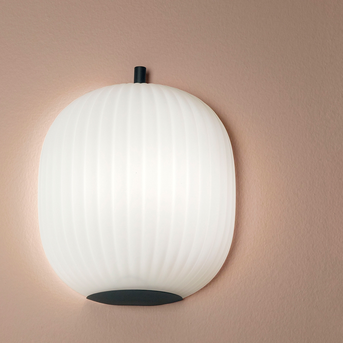 Klassieke wandlamp van glas en zwart metaal Domizia-P Aanbieding Klassieke wandlamp van glas en zwart metaal Domizia-P Aanbieding