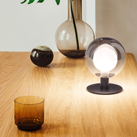 Design Tafellamp Bolvormig Glas en Metaal Teramo Aanbieding