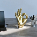 Moderne resinensculptuur met metaal look OK-gebarengestal Zynth Verkoop