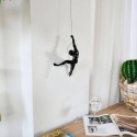 Moderne muurdecoratie in gelakt hars klimmer sculptuur Bata-L Verkoop