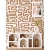 Zelfklevend behang met geometrisch abstract design in wit en hazelnoot. Aanbod