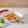 Stonewhite antiaanbak grillplaat 28x28 cm met wit houten handvat Aanbod