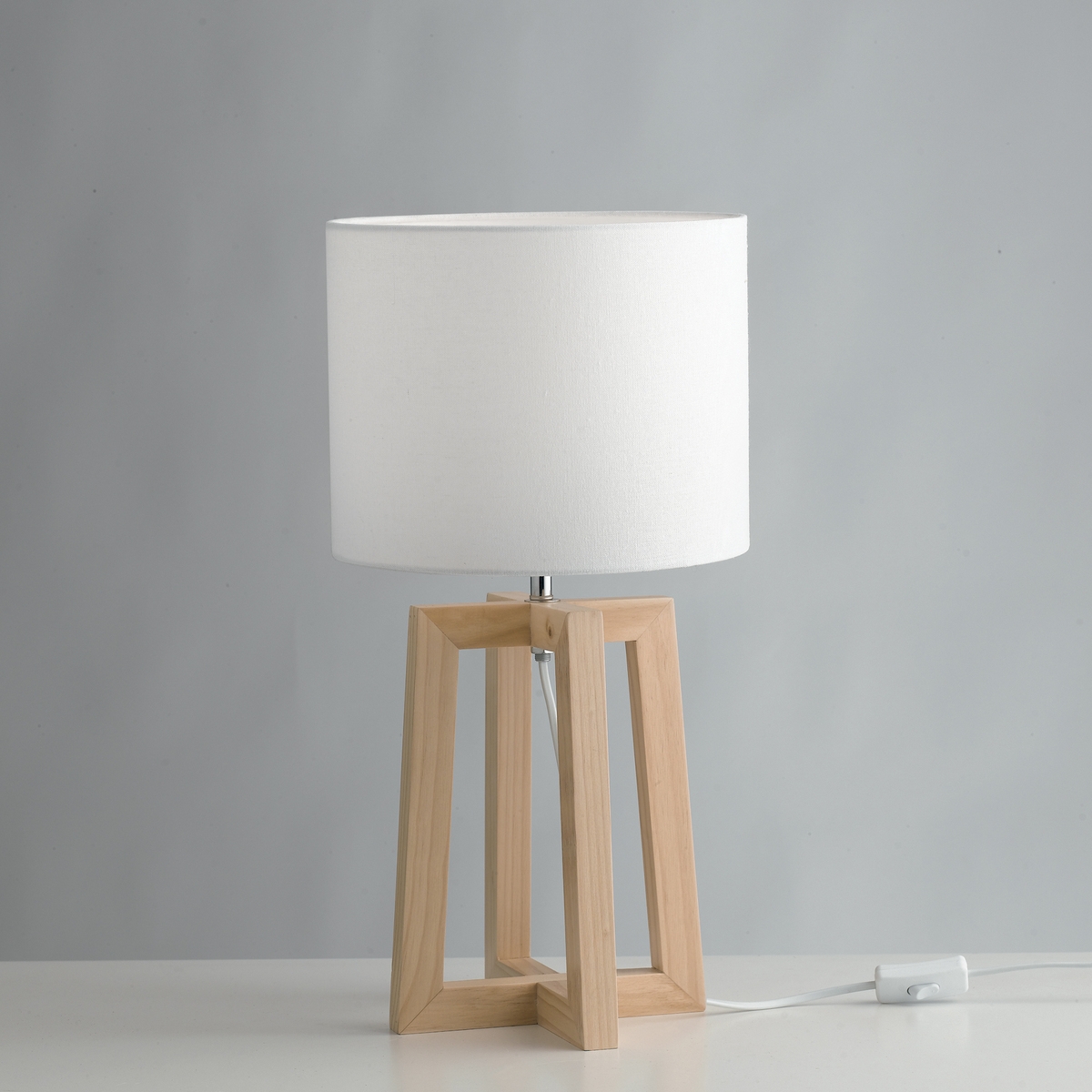 Tafellamp van natuurlijk hout met witte stoffen lampenkap Berry LT Aanbieding Tafellamp van natuurlijk hout met witte stoffen lampenkap Berry LT Aanbieding