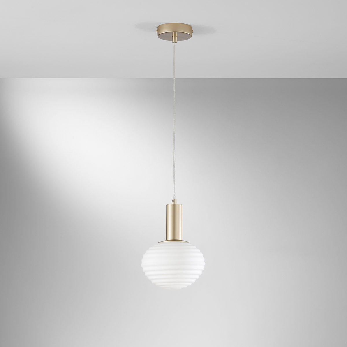 Moderne gouden hanglamp met witte bollicht Ripple Aanbieding