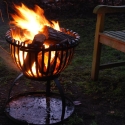 Verhoogde metalen vuurschaal voor de tuin, zwart, met handgrepen. Verkoop