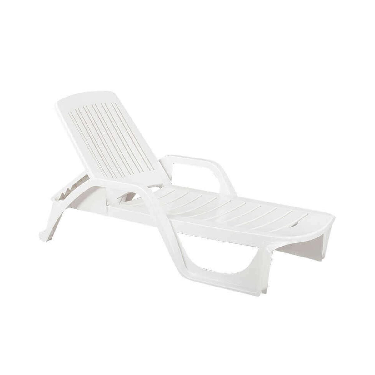 Witte tuin ligbed met wielen van polypropyleen voor bij het zwembad Zanzibar