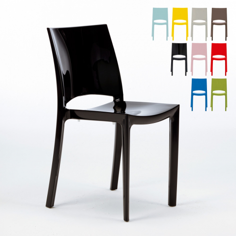 18 polypropyleen stoelen uit het aanbod voor het restaurant Grand Soleil Sunshine