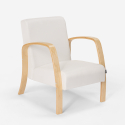 Scandinavische bank in de woonkamer van hout en stof, fauteuil, voetensteun Gyda Prijs