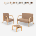 Scandinavische bank in de woonkamer van hout en stof, fauteuil, voetensteun Gyda Korting