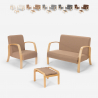Scandinavische bank in de woonkamer van hout en stof, fauteuil, voetensteun Gyda Korting
