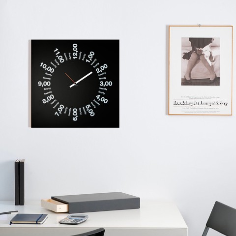 Moderne minimalistische vierkante wandklok 50x50cm Only Hours Aanbieding