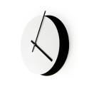 Moderne minimalistische ronde witte zwarte wandklok Eclissi Kortingen
