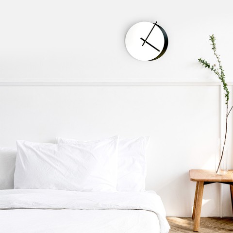 Moderne minimalistische ronde witte zwarte wandklok Eclissi Aanbieding